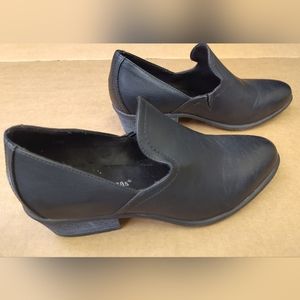Pierre Dumas Women's Slip On Shoes Black vegan Leather Heels Slide-on‎ Size 7